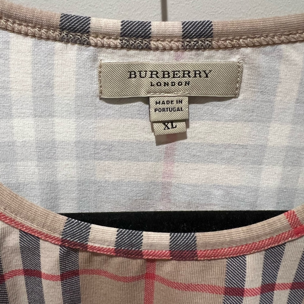 BURBERRY Woman fitted Tshit size XL